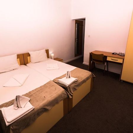 Manea Orsova Hotel Ngoại thất bức ảnh