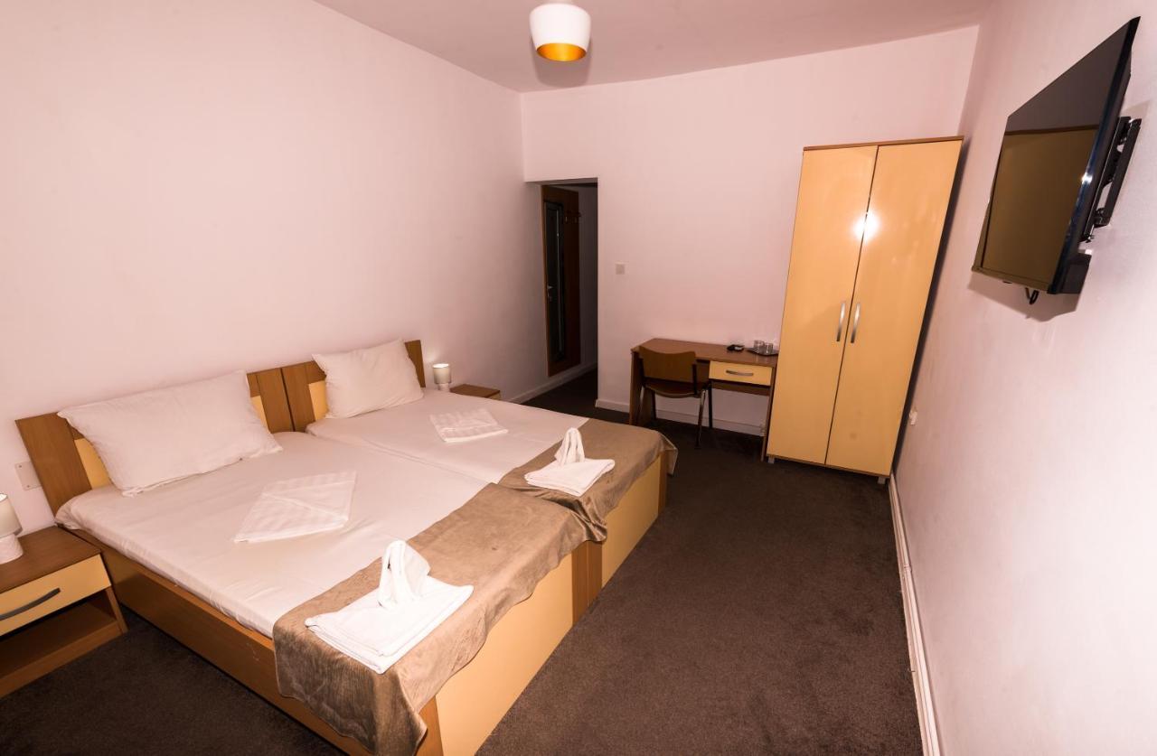 Manea Orsova Hotel Ngoại thất bức ảnh