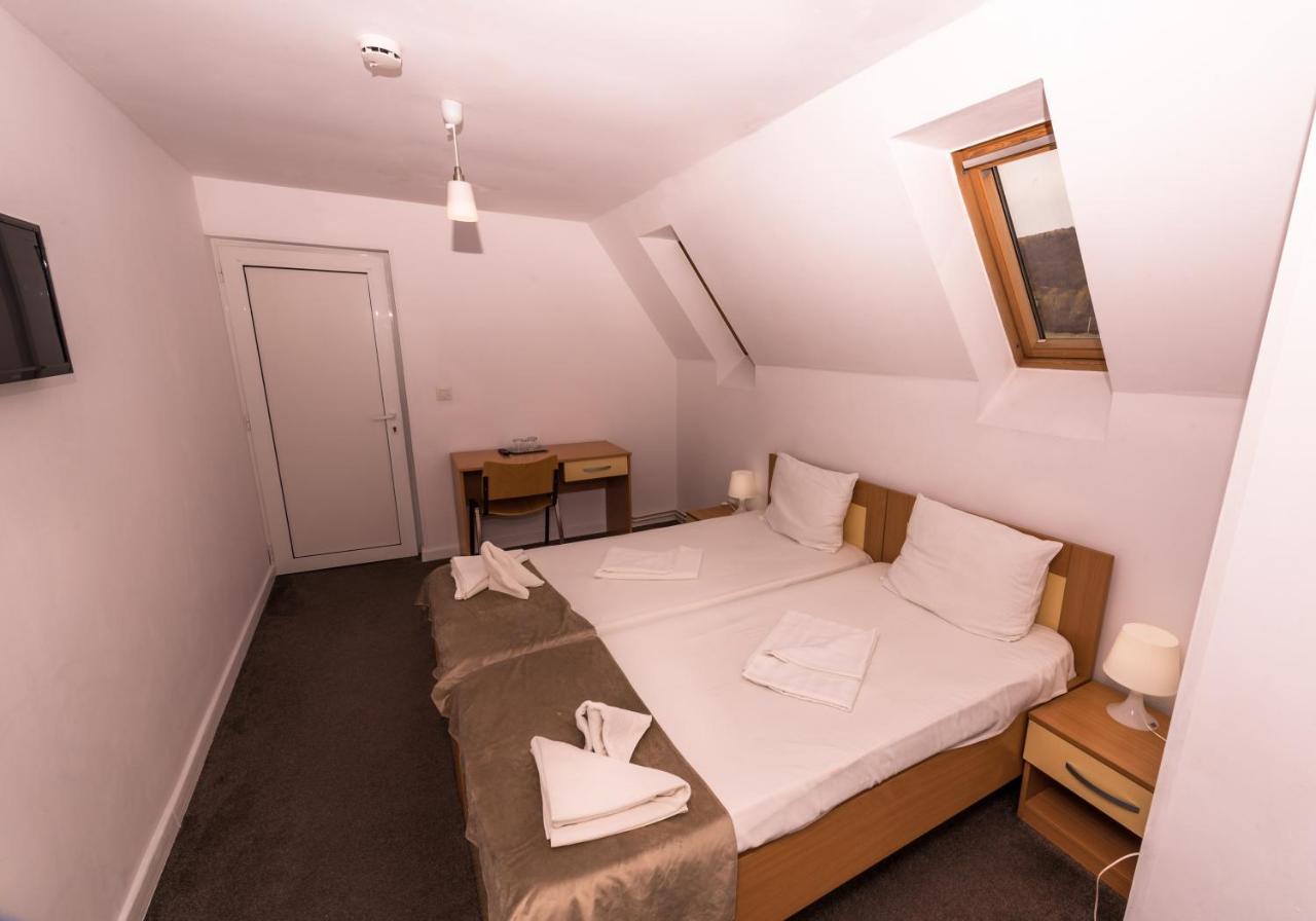 Manea Orsova Hotel Ngoại thất bức ảnh