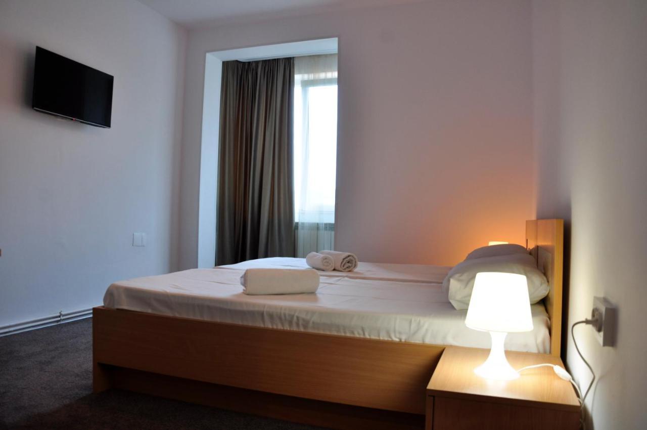 Manea Orsova Hotel Ngoại thất bức ảnh